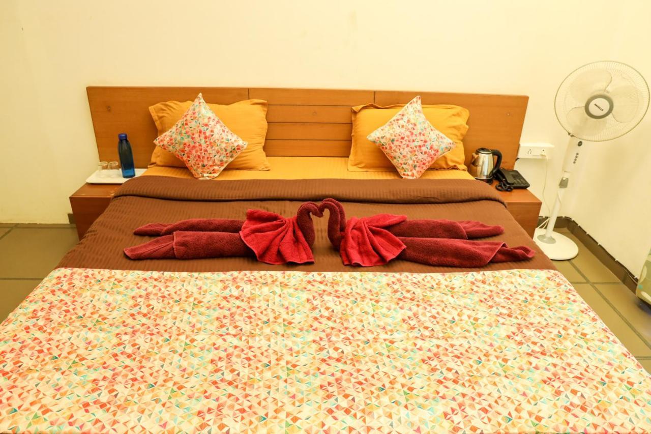 Bed and Breakfast Surya Kiran Miramar Panaji Esterno foto
