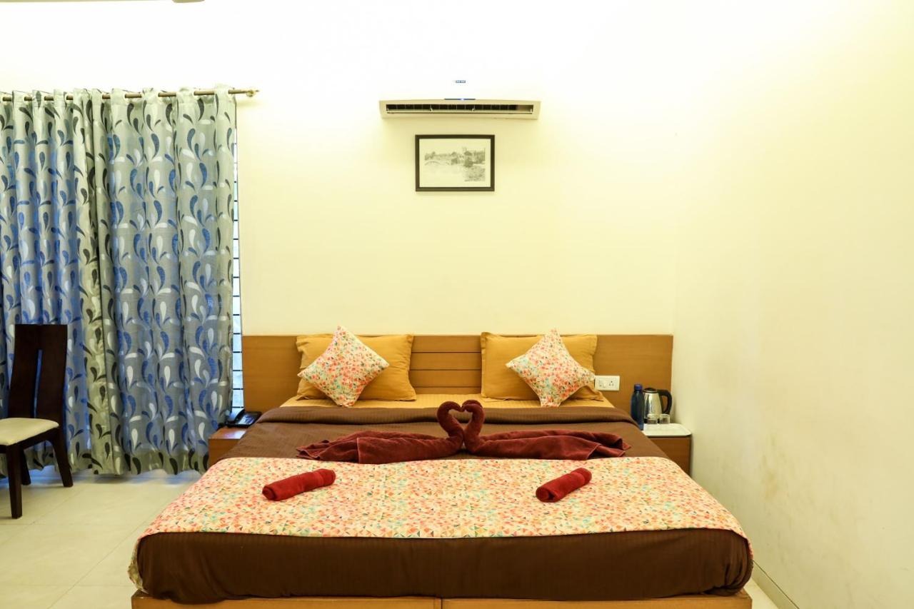 Bed and Breakfast Surya Kiran Miramar Panaji Esterno foto