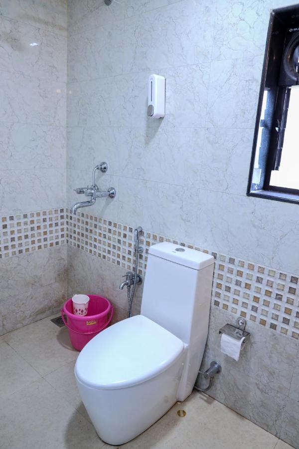 Bed and Breakfast Surya Kiran Miramar Panaji Esterno foto