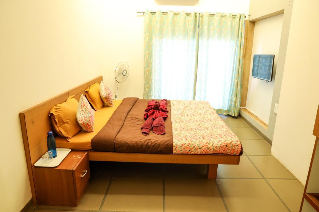 Bed and Breakfast Surya Kiran Miramar Panaji Esterno foto