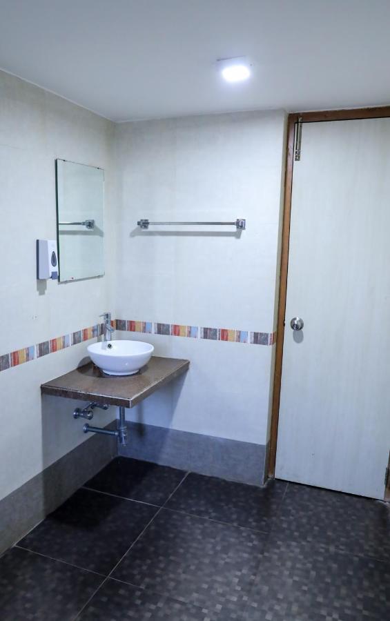 Bed and Breakfast Surya Kiran Miramar Panaji Esterno foto