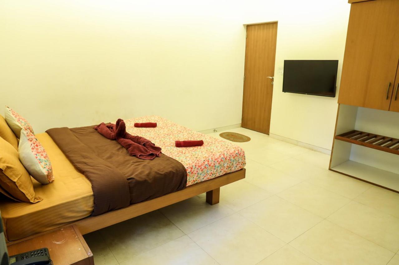 Bed and Breakfast Surya Kiran Miramar Panaji Esterno foto