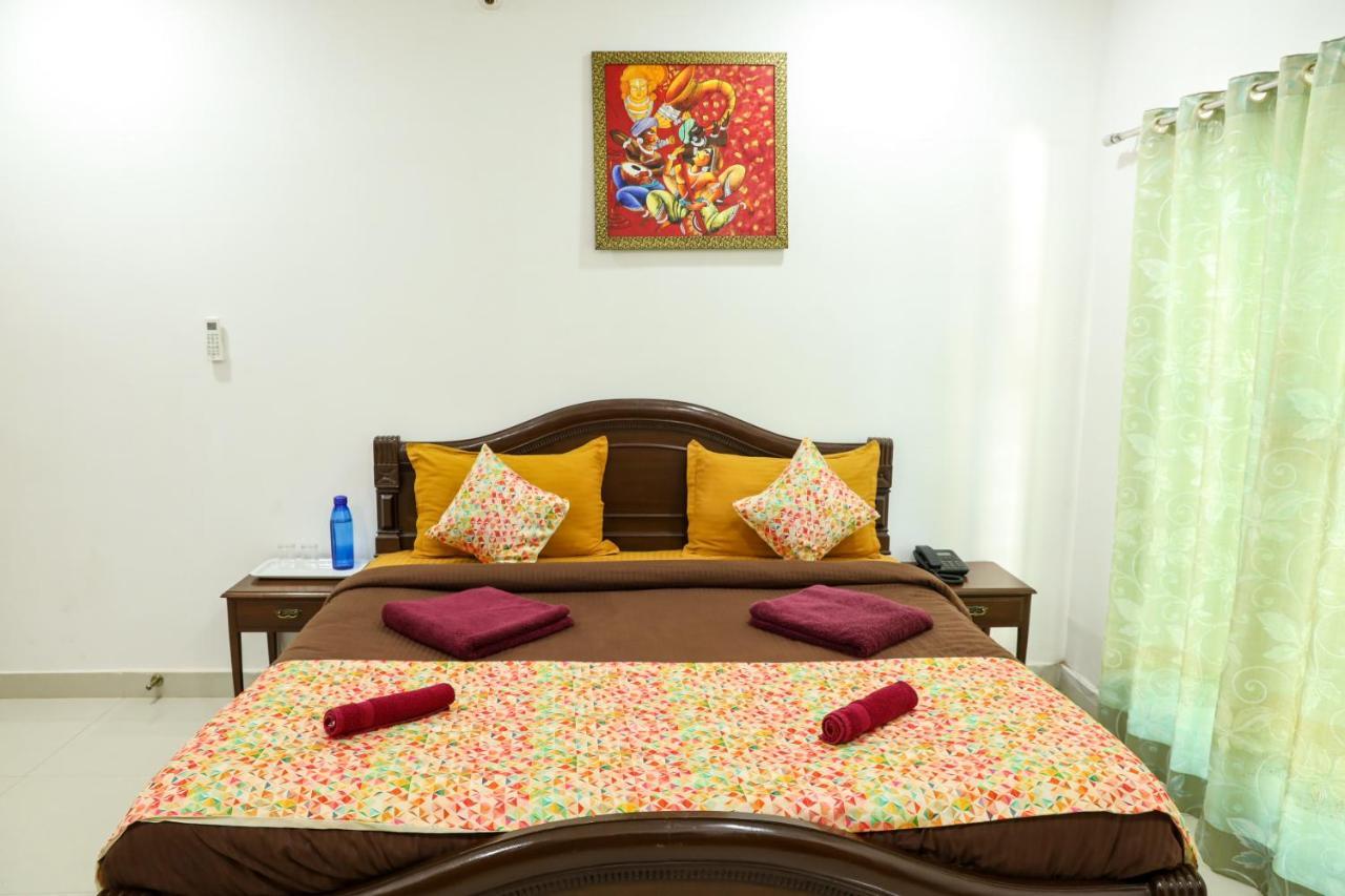 Bed and Breakfast Surya Kiran Miramar Panaji Esterno foto