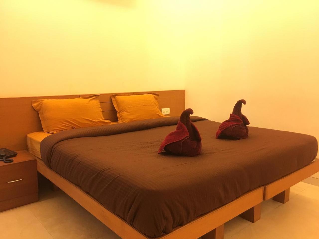 Bed and Breakfast Surya Kiran Miramar Panaji Esterno foto