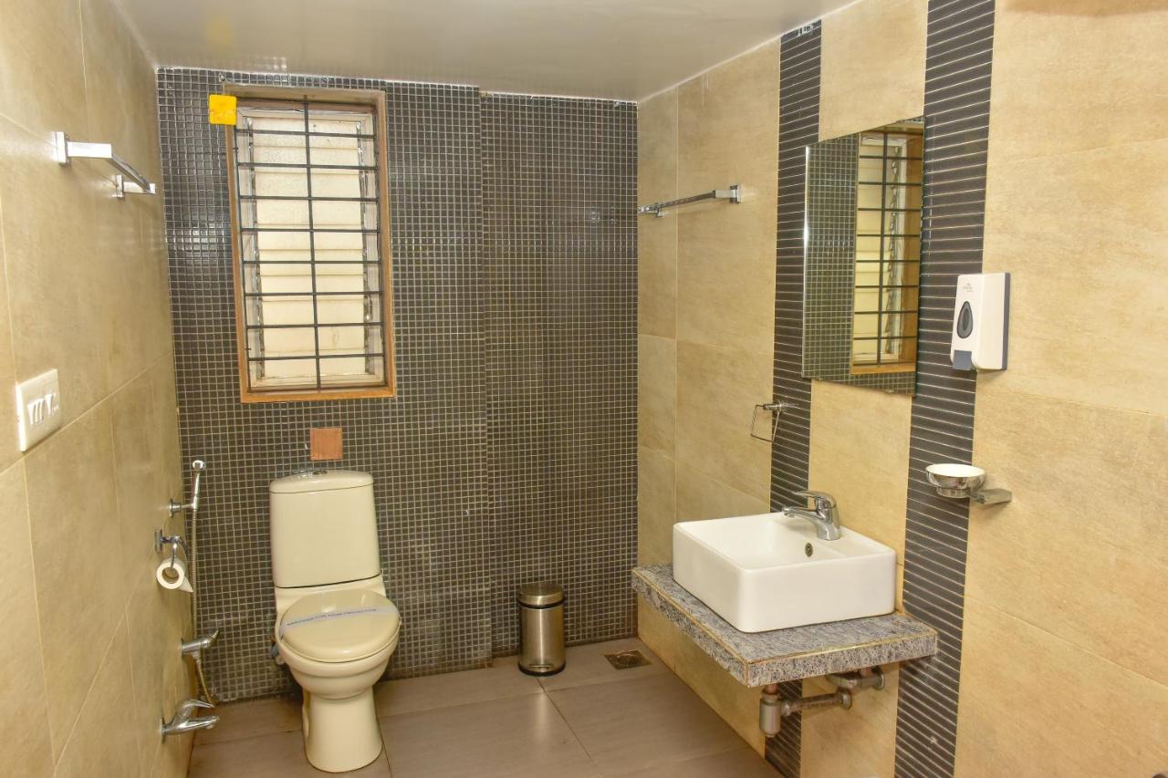 Bed and Breakfast Surya Kiran Miramar Panaji Esterno foto