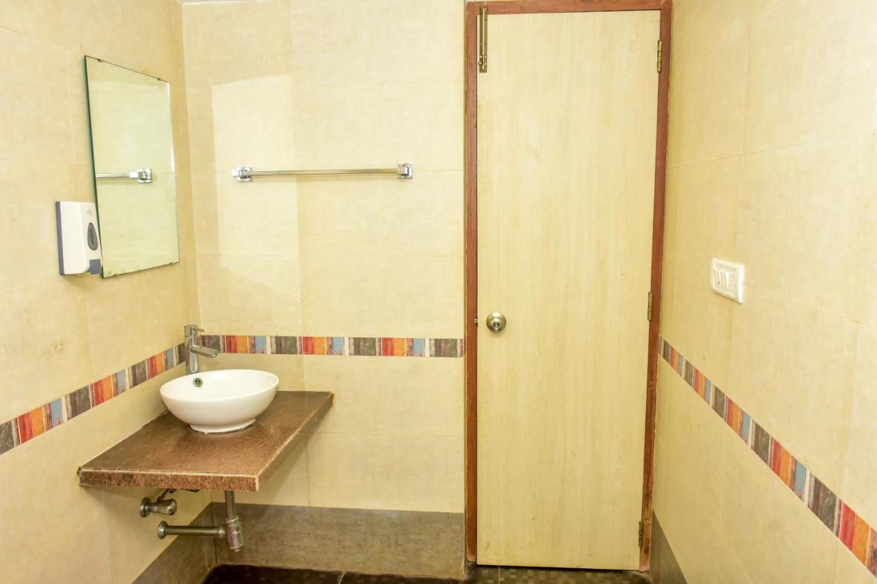 Bed and Breakfast Surya Kiran Miramar Panaji Esterno foto