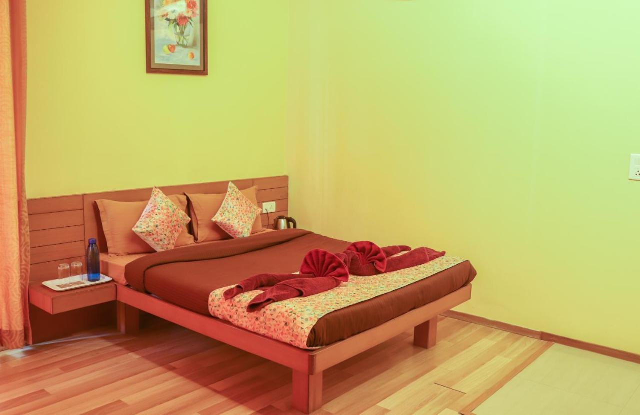 Bed and Breakfast Surya Kiran Miramar Panaji Esterno foto