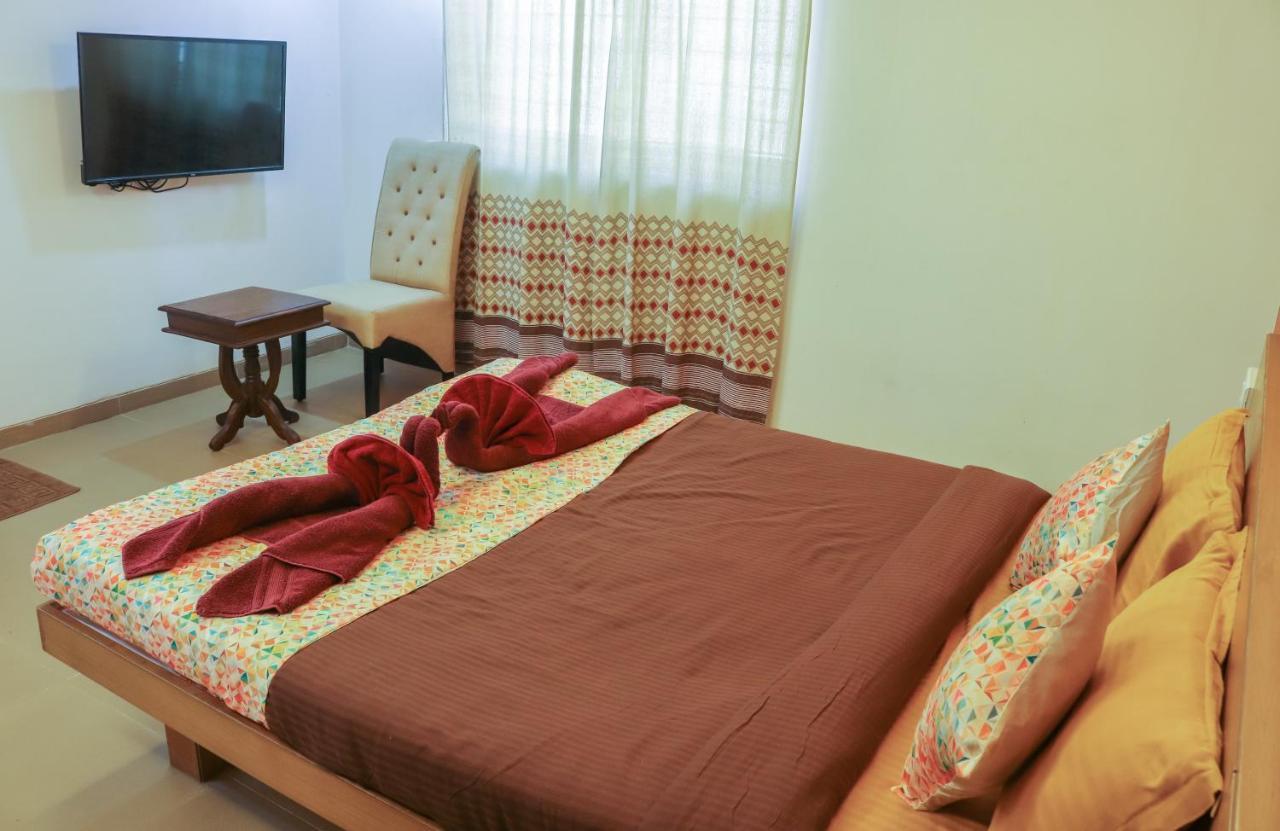 Bed and Breakfast Surya Kiran Miramar Panaji Esterno foto