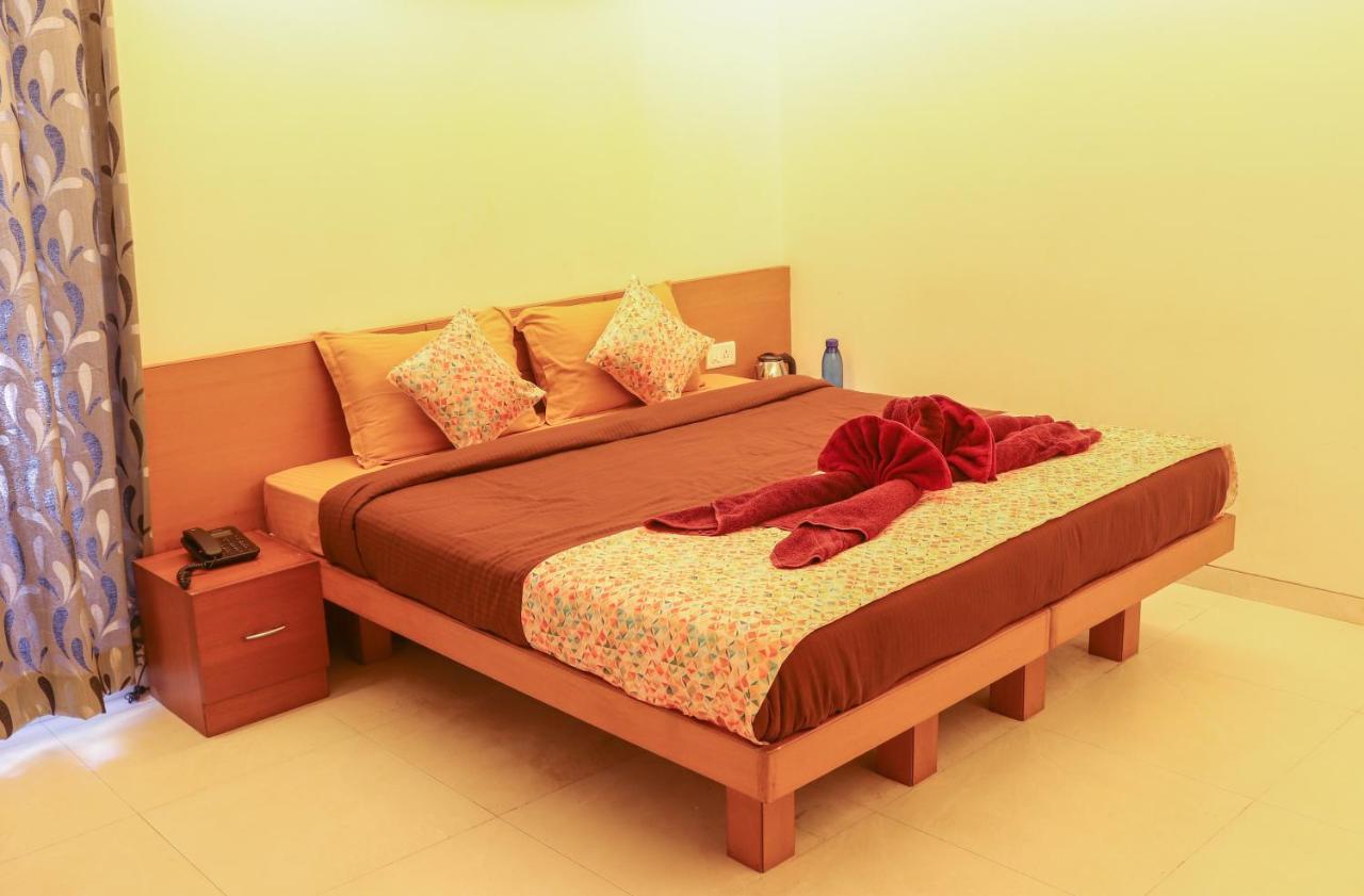 Bed and Breakfast Surya Kiran Miramar Panaji Esterno foto